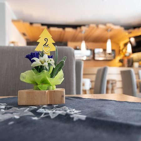 Aparthotel Dolomites Living&Relax Commezzadura Dış mekan fotoğraf