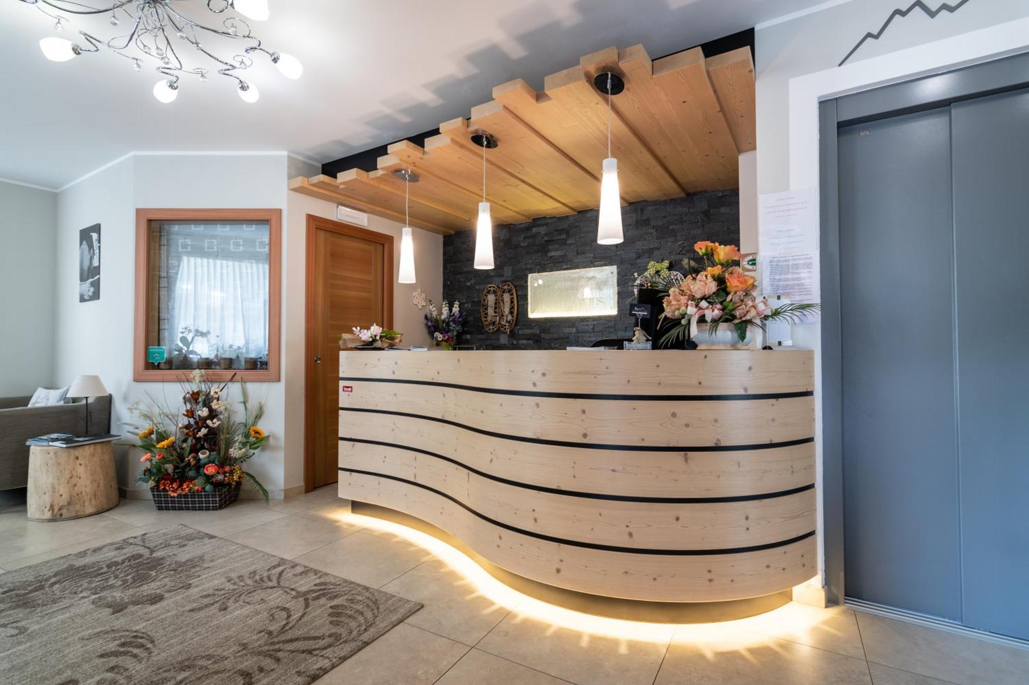Aparthotel Dolomites Living&Relax Commezzadura Dış mekan fotoğraf