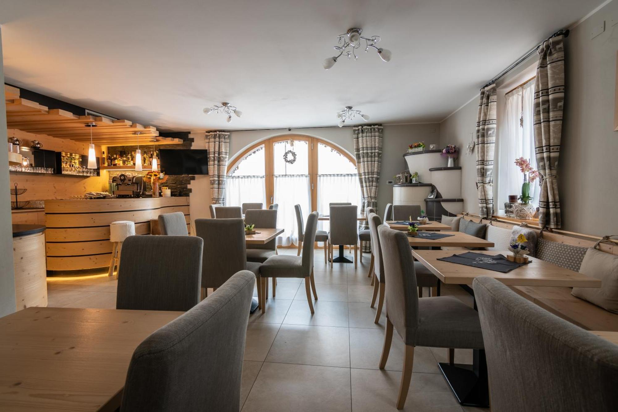 Aparthotel Dolomites Living&Relax Commezzadura Dış mekan fotoğraf