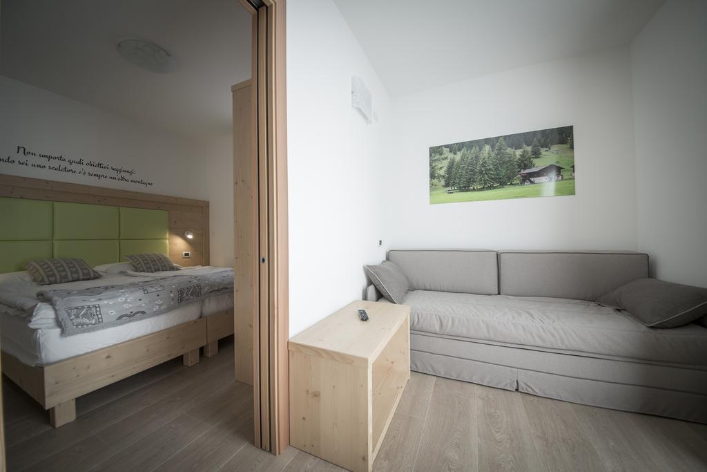 Aparthotel Dolomites Living&Relax Commezzadura Oda fotoğraf