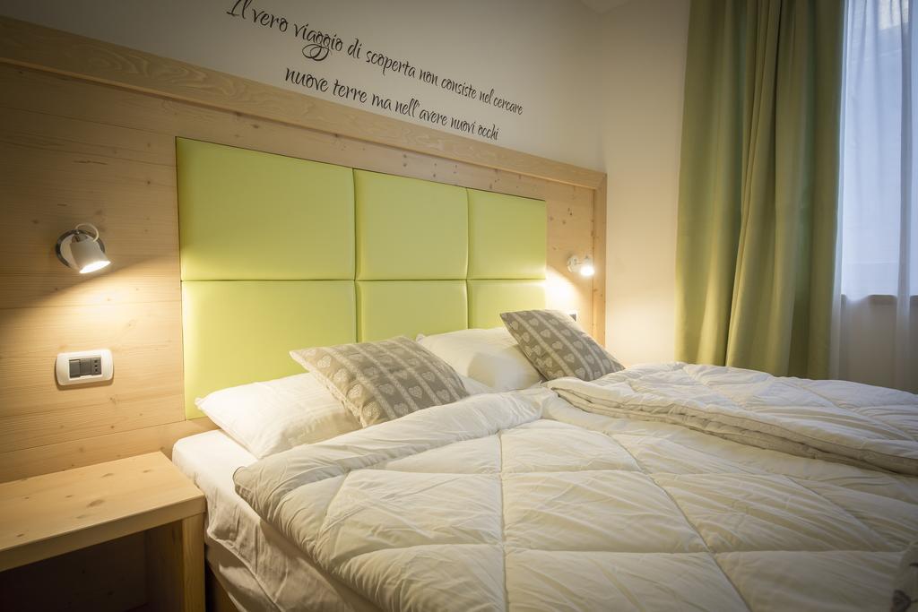 Aparthotel Dolomites Living&Relax Commezzadura Oda fotoğraf