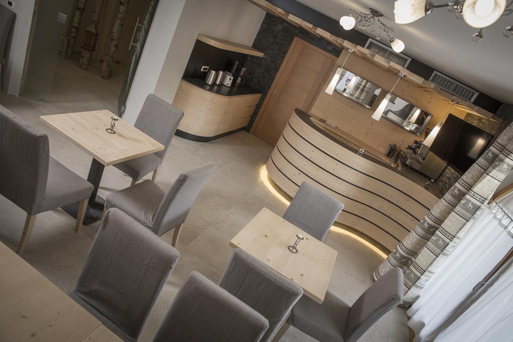 Aparthotel Dolomites Living&Relax Commezzadura Dış mekan fotoğraf