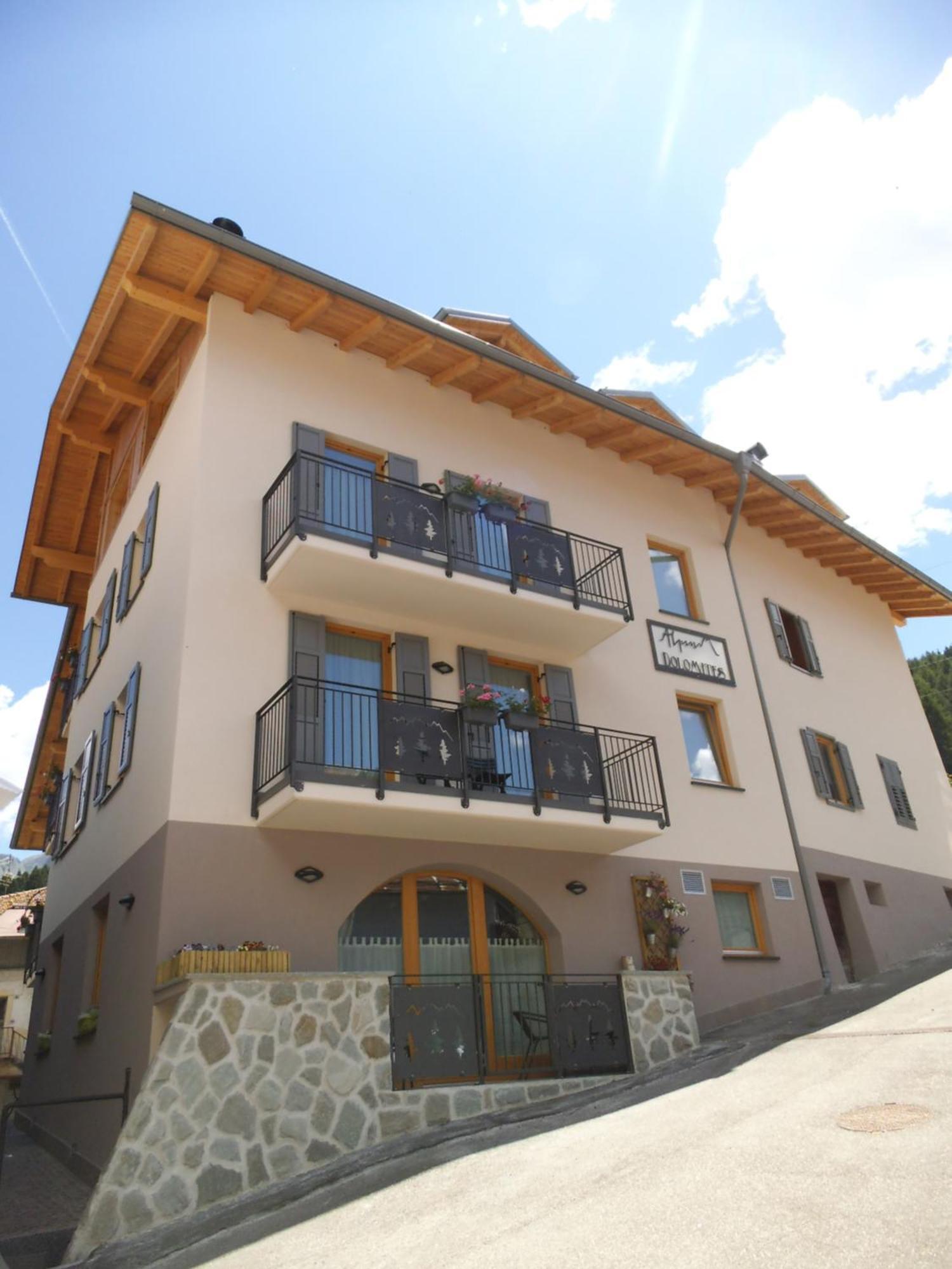 Aparthotel Dolomites Living&Relax Commezzadura Dış mekan fotoğraf
